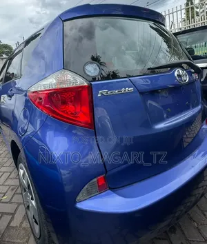 Toyota Ractis 2012 Blue