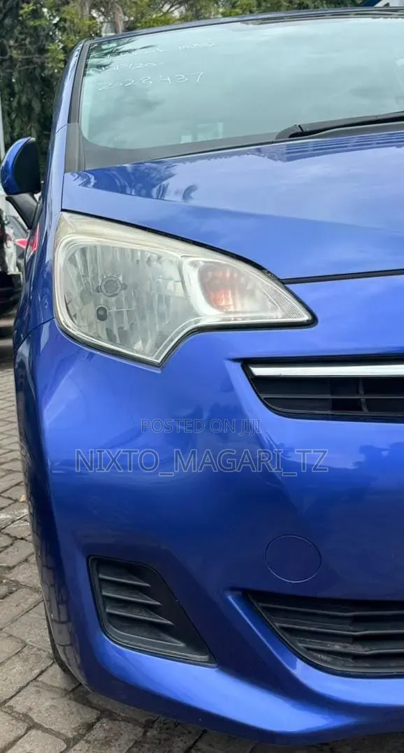 Toyota Ractis 2012 Blue