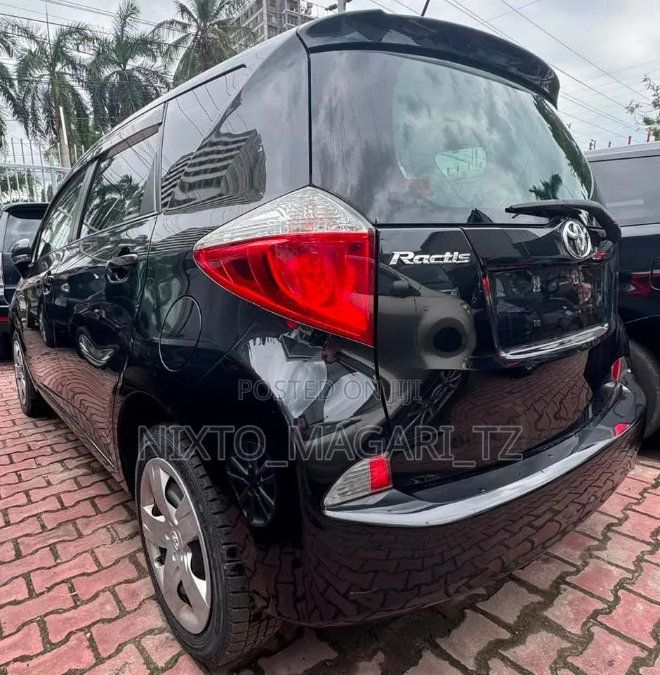 Toyota Ractis 2012 Black