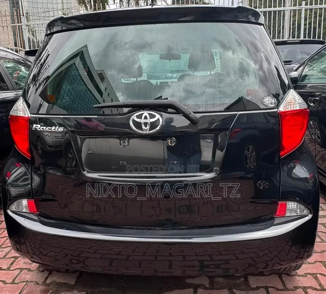 Toyota Ractis 2012 Black