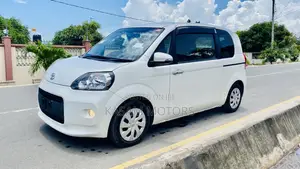 Toyota Porte 2014 White