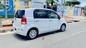 Toyota Porte 2014 White