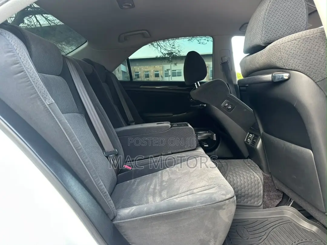 Toyota Crown 2007 White