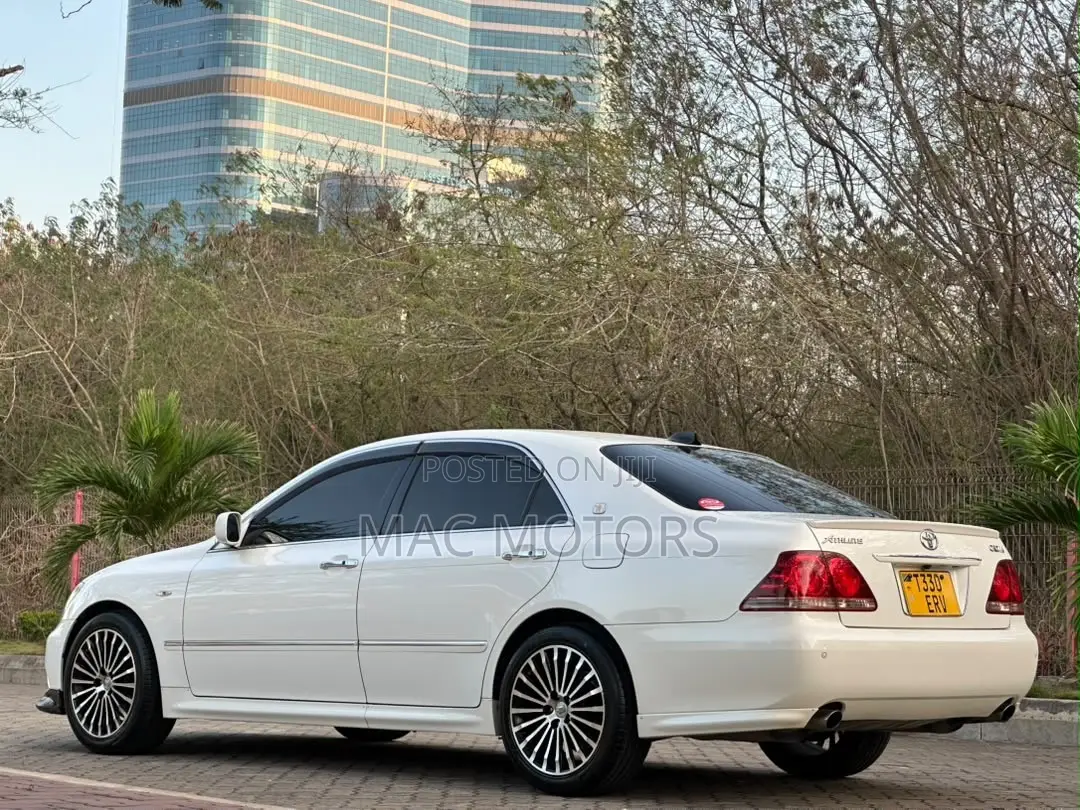 Toyota Crown 2007 White