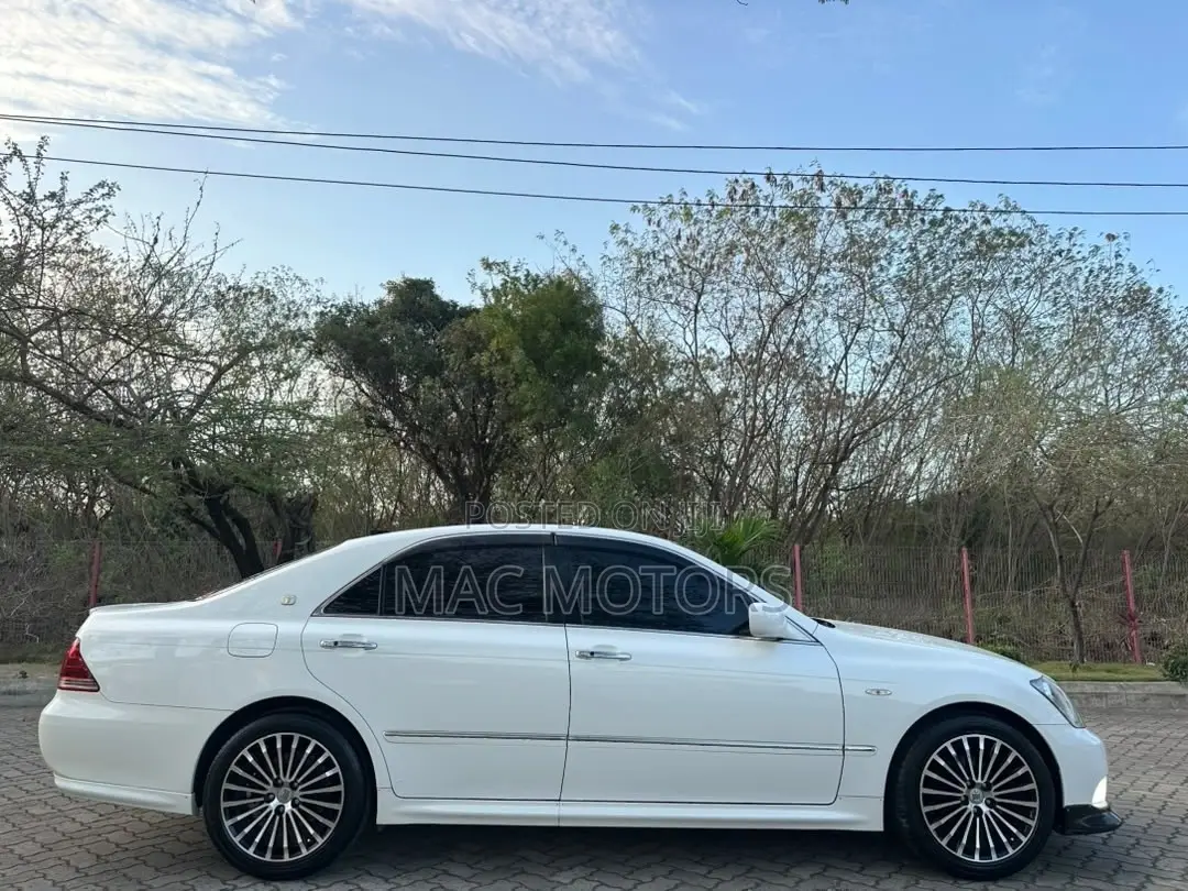 Toyota Crown 2007 White