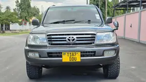 Toyota Land Cruiser HDJ 100 2000 Gray
