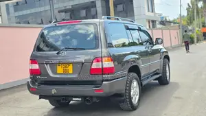 Toyota Land Cruiser HDJ 100 2000 Gray