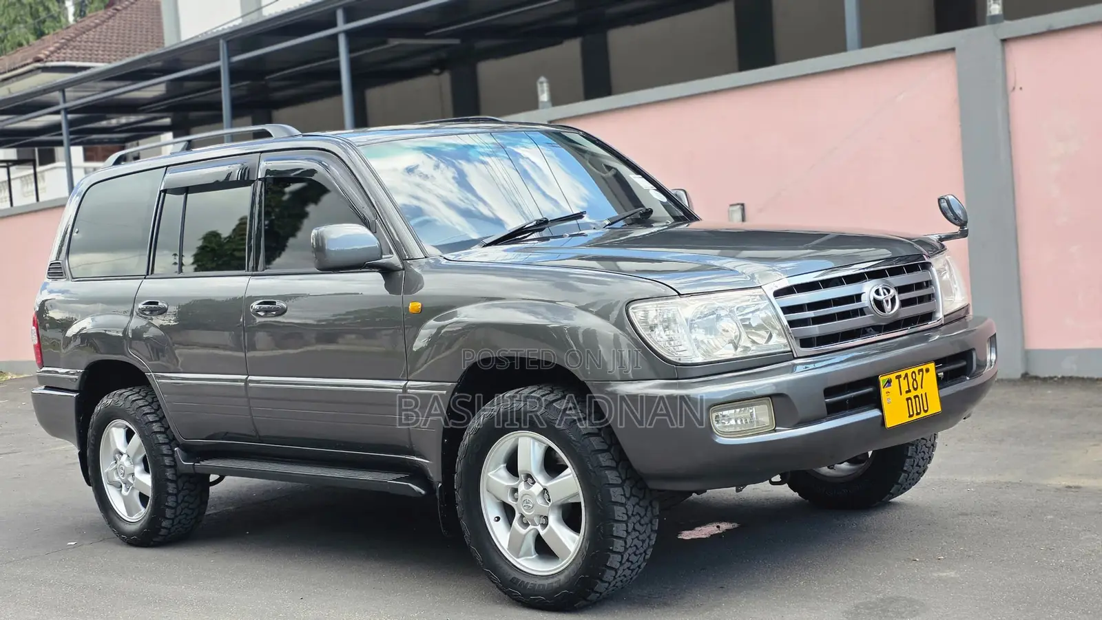 Toyota Land Cruiser HDJ 100 2000 Gray