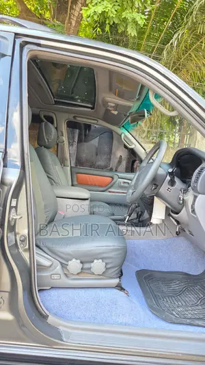 Toyota Land Cruiser HDJ 100 2000 Gray
