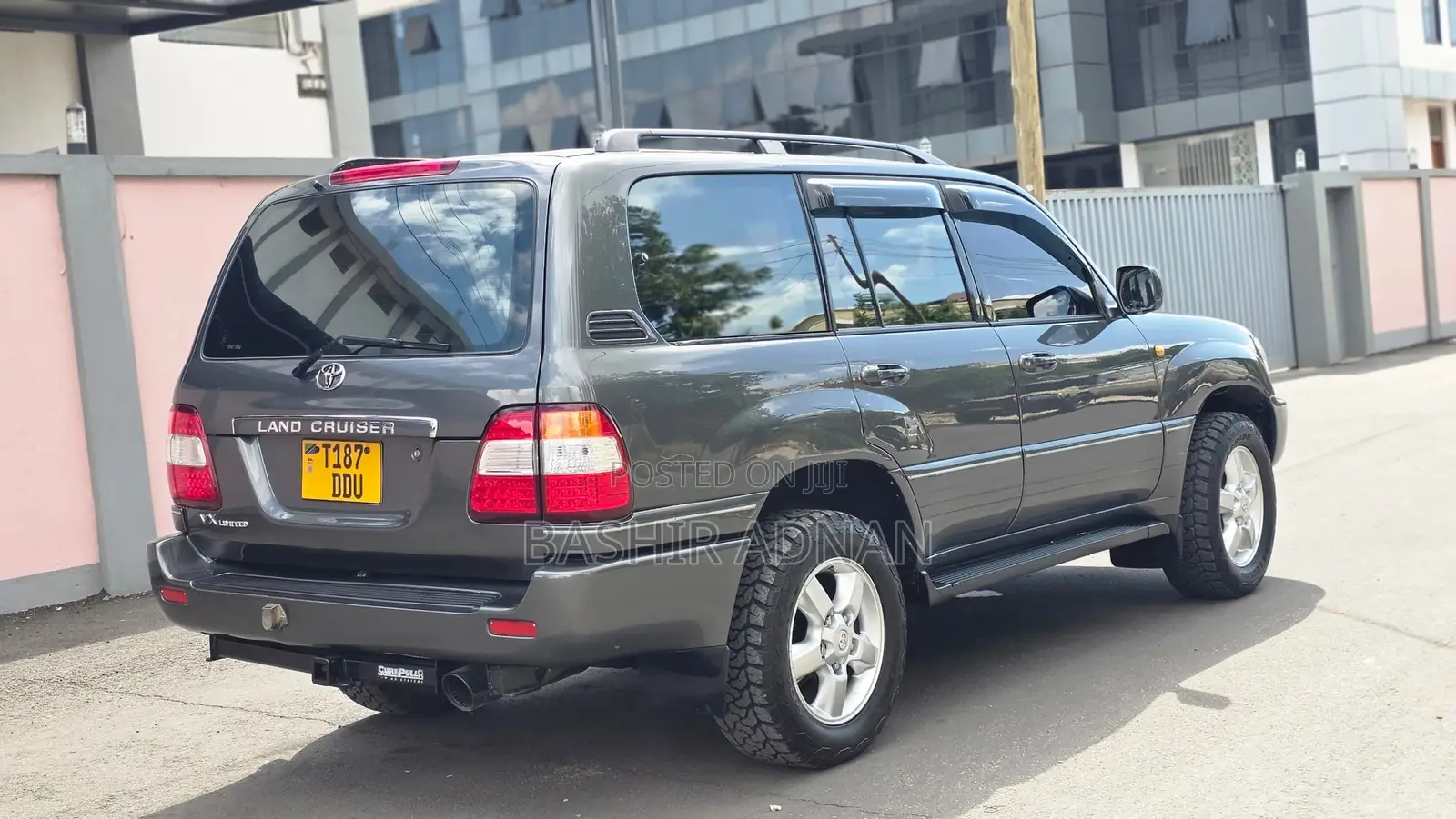 Toyota Land Cruiser HDJ 100 2000 Gray