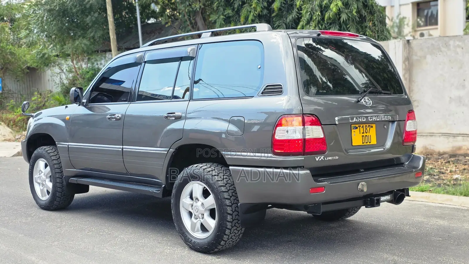 Toyota Land Cruiser HDJ 100 2000 Gray