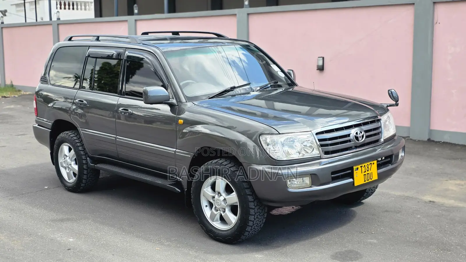 Toyota Land Cruiser HDJ 100 2000 Gray