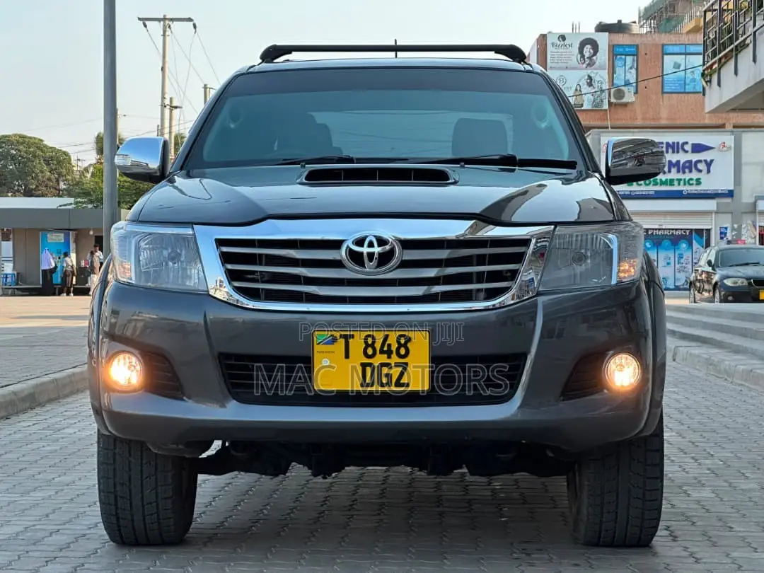 Toyota Hilux 2015 Gray