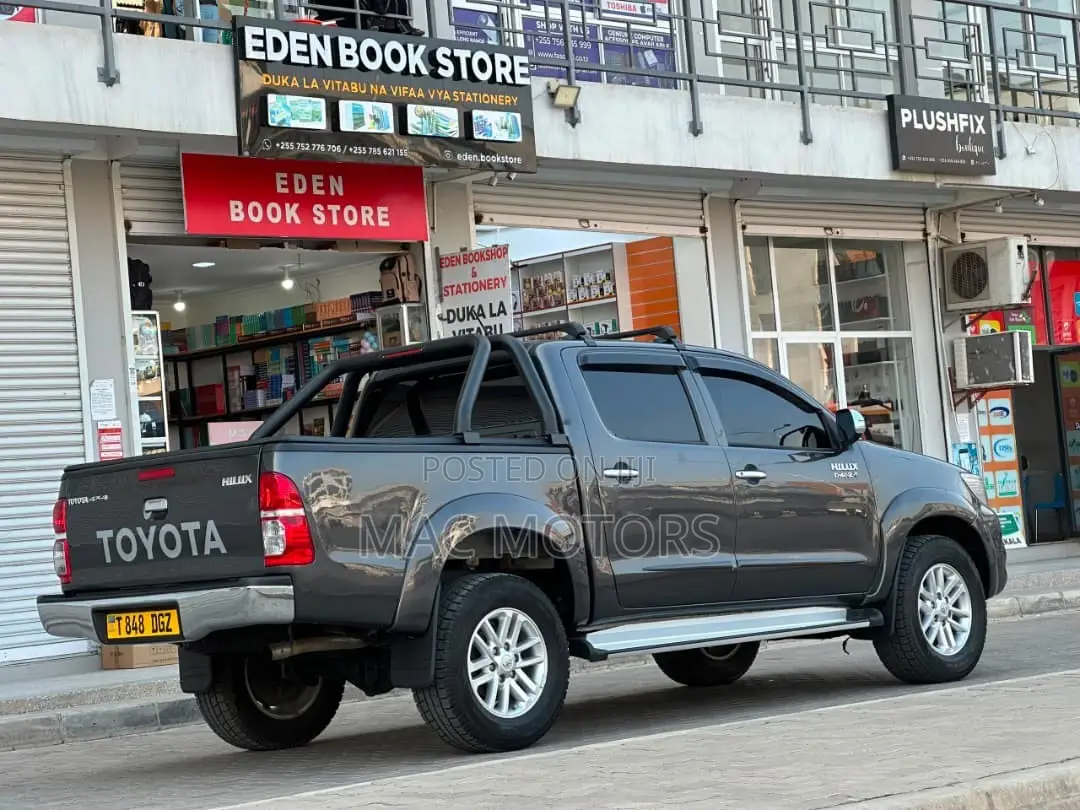 Toyota Hilux 2015 Gray
