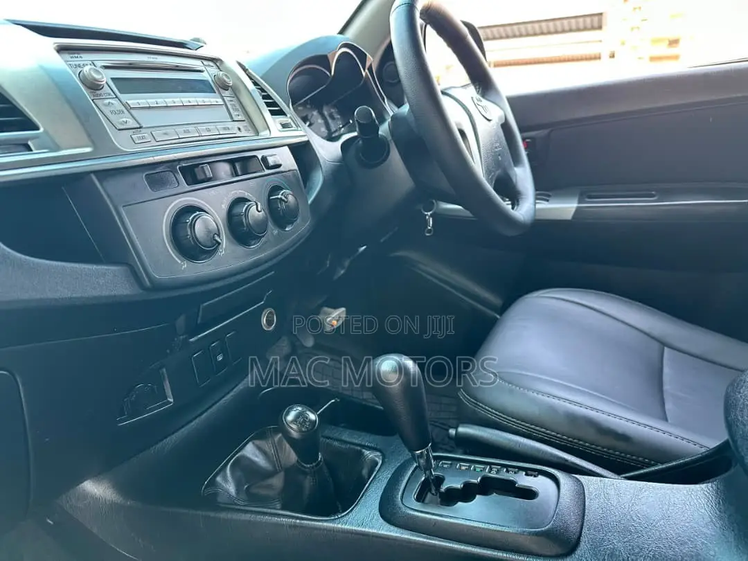 Toyota Hilux 2015 Gray