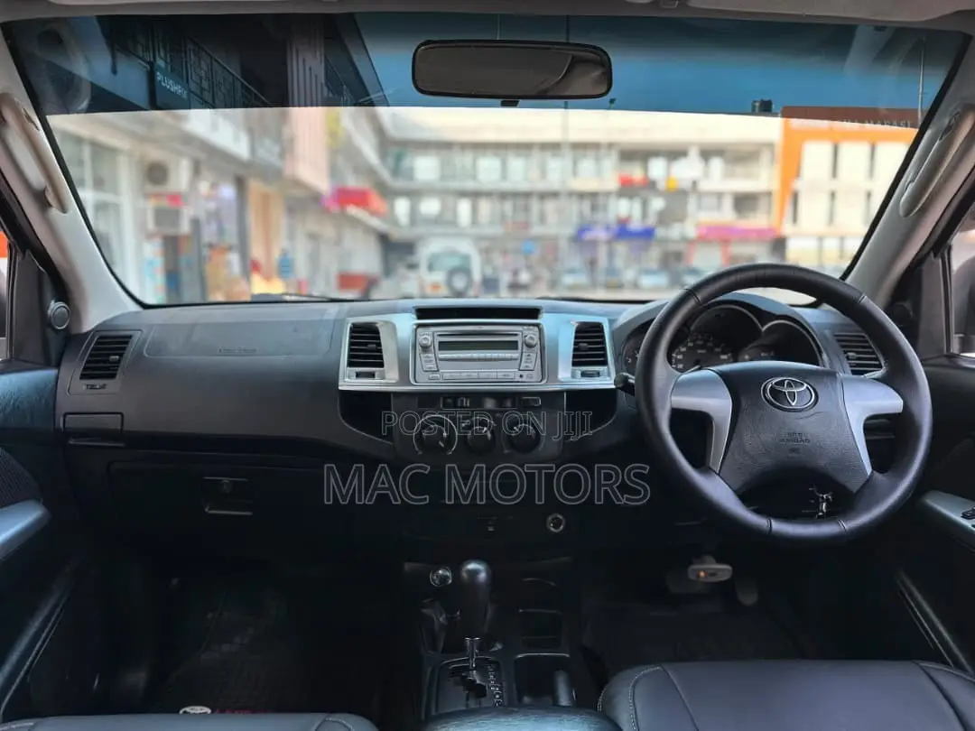 Toyota Hilux 2015 Gray