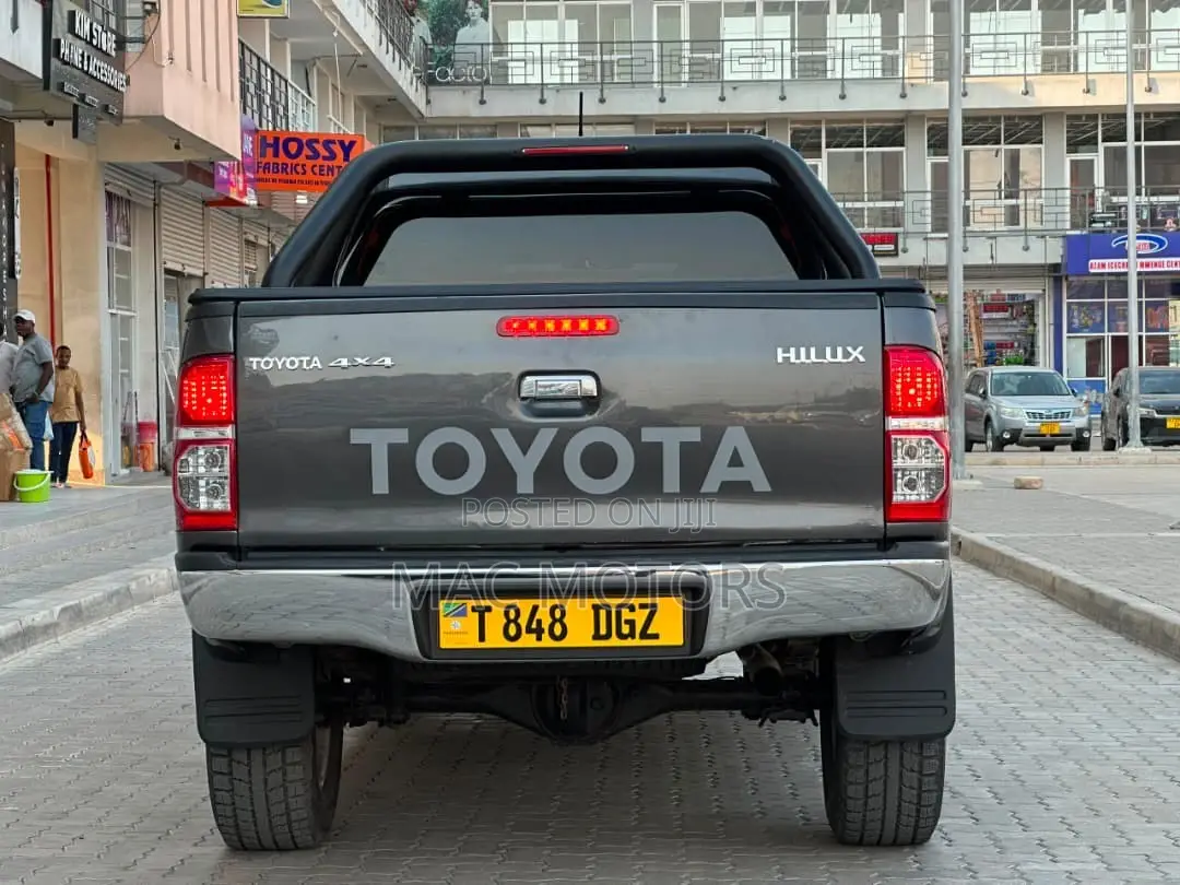 Toyota Hilux 2015 Gray