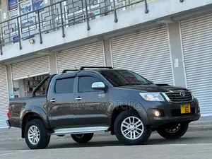 Toyota Hilux 2015 Gray