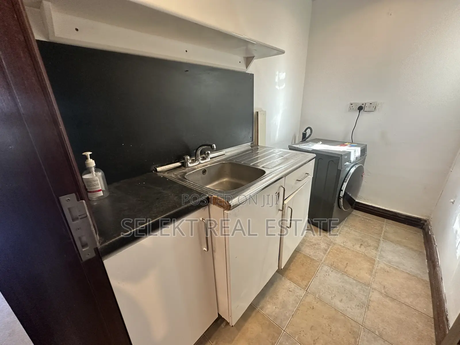 Furnished 3bdrm Apartment in Masaki for rent