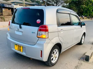 Toyota Spade 2014 Silver