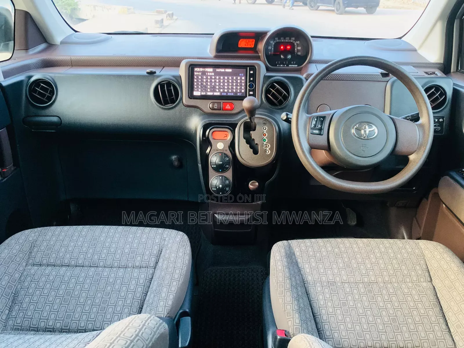 Toyota Spade 2014 Silver