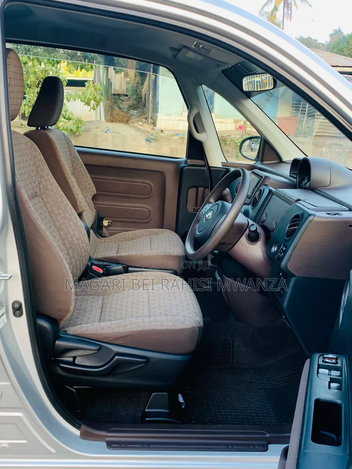 Toyota Spade 2014 Silver