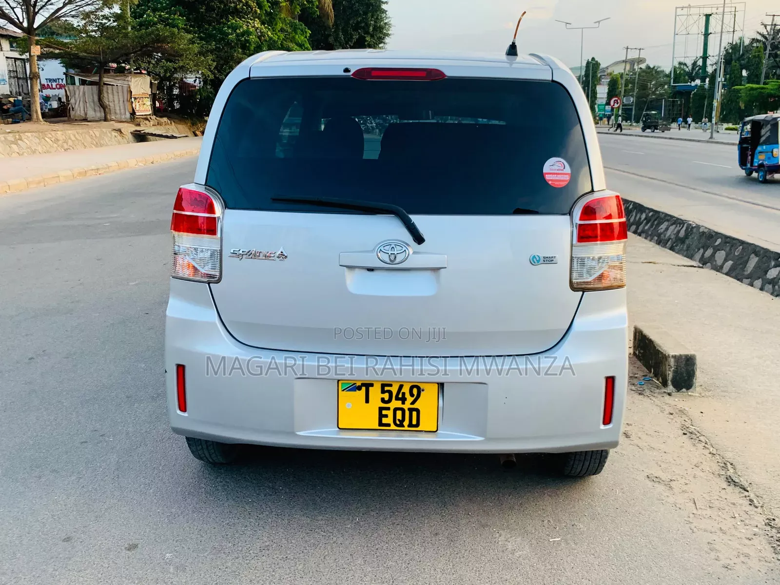 Toyota Spade 2014 Silver