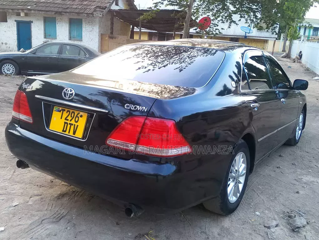 Toyota Crown Royale 2005 Black