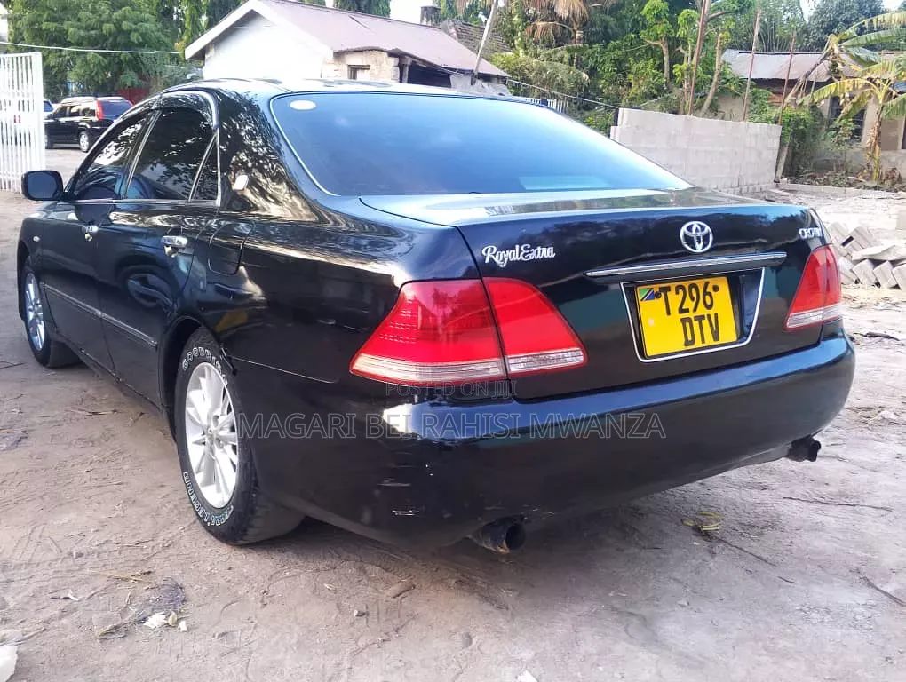 Toyota Crown Royale 2005 Black