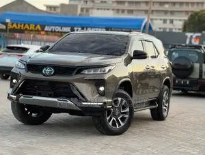 Toyota Fortuner 2.8 D AWD 2023 Beige
