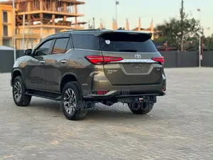 Toyota Fortuner 2.8 D AWD 2023 Beige