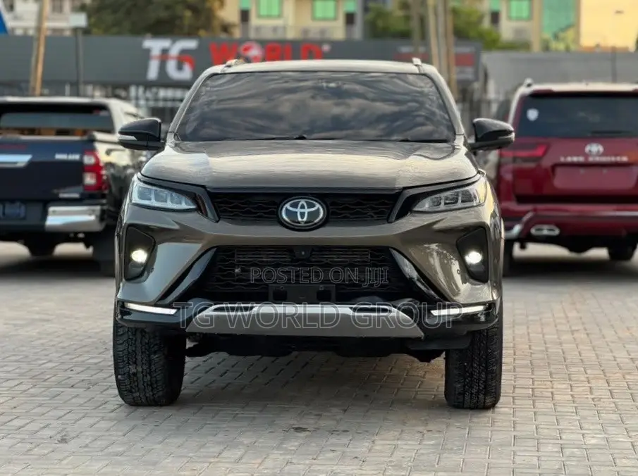 Toyota Fortuner 2.8 D AWD 2023 Beige