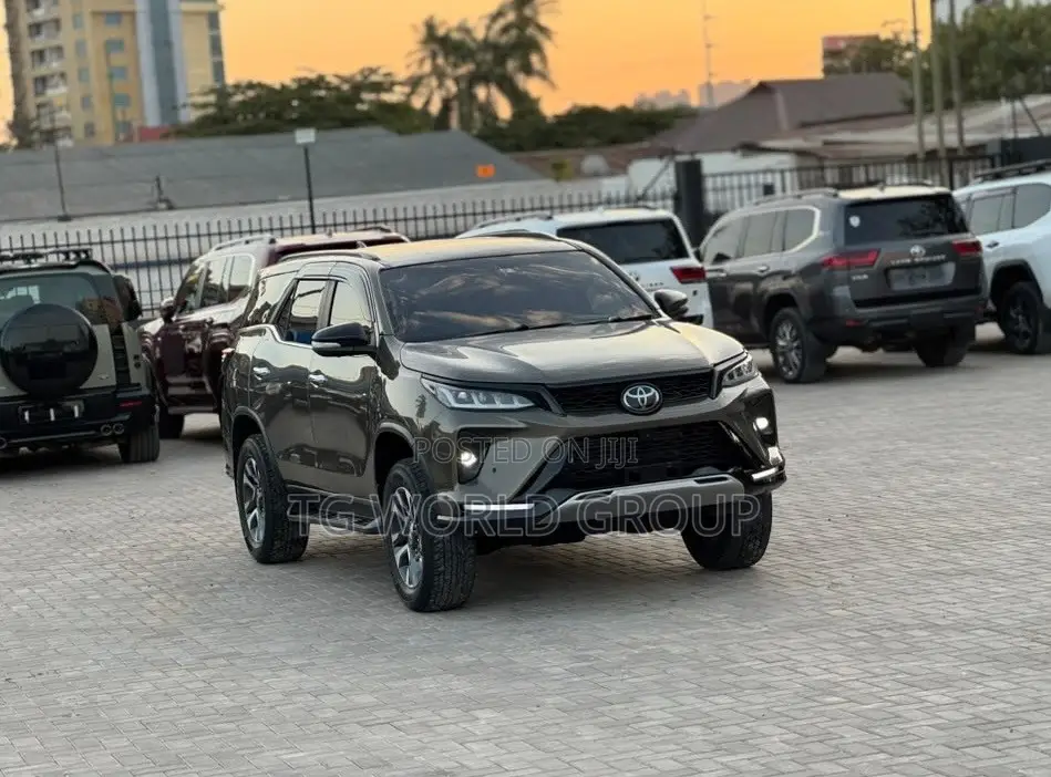 Toyota Fortuner 2.8 D AWD 2023 Beige