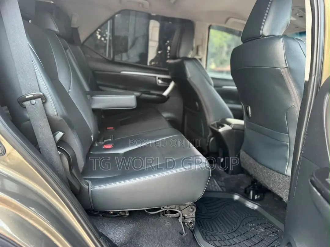 Toyota Fortuner 2.8 D AWD 2023 Beige