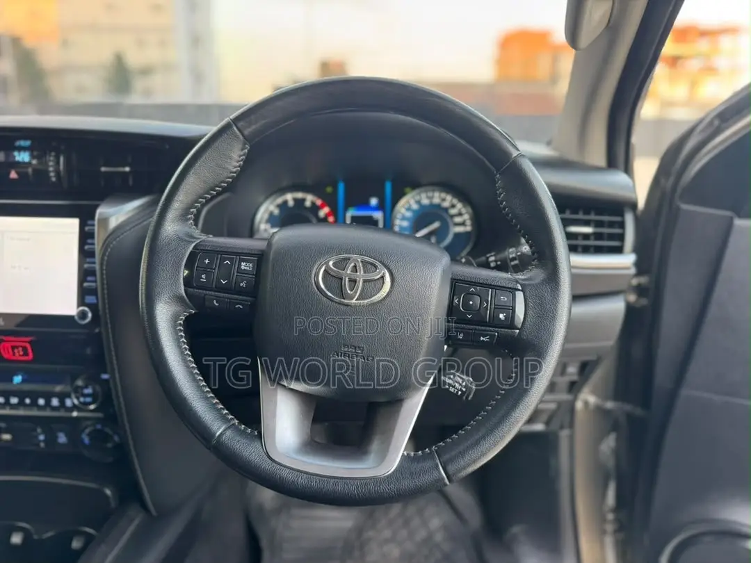 Toyota Fortuner 2.8 D AWD 2023 Beige