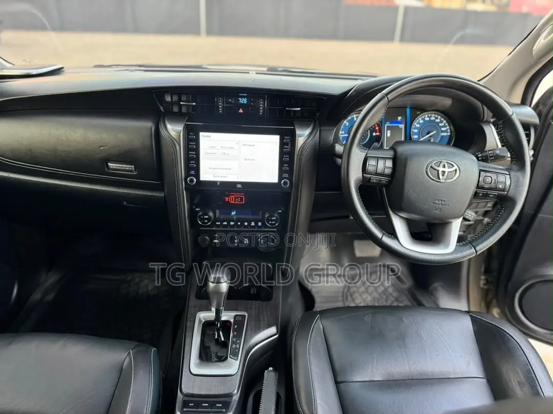 Toyota Fortuner 2.8 D AWD 2023 Beige
