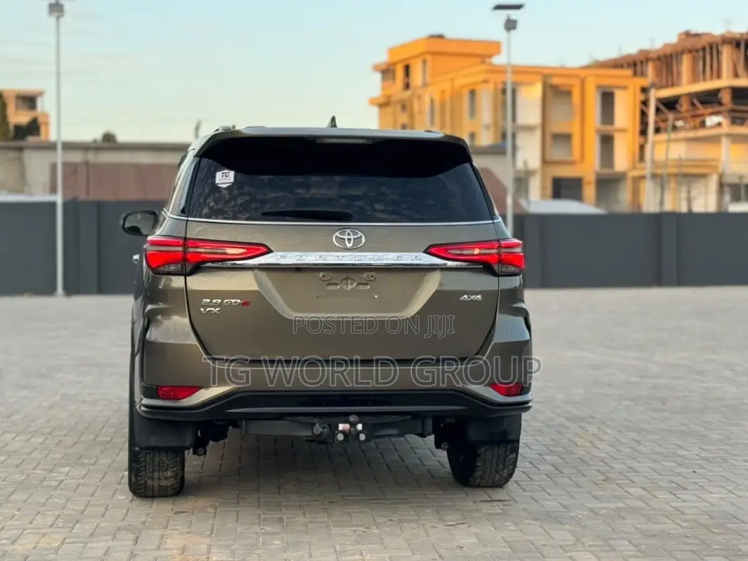 Toyota Fortuner 2.8 D AWD 2023 Beige
