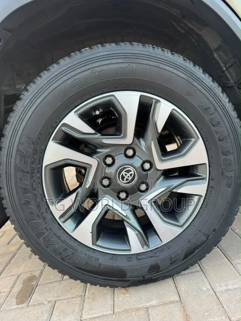 Toyota Fortuner 2.8 D AWD 2023 Beige
