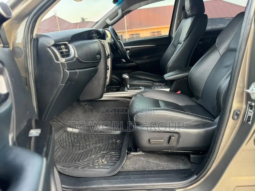 Toyota Fortuner 2.8 D AWD 2023 Beige