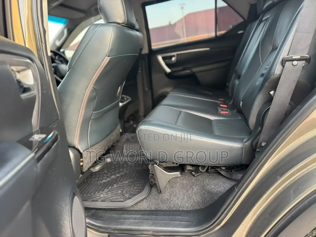 Toyota Fortuner 2.8 D AWD 2023 Beige