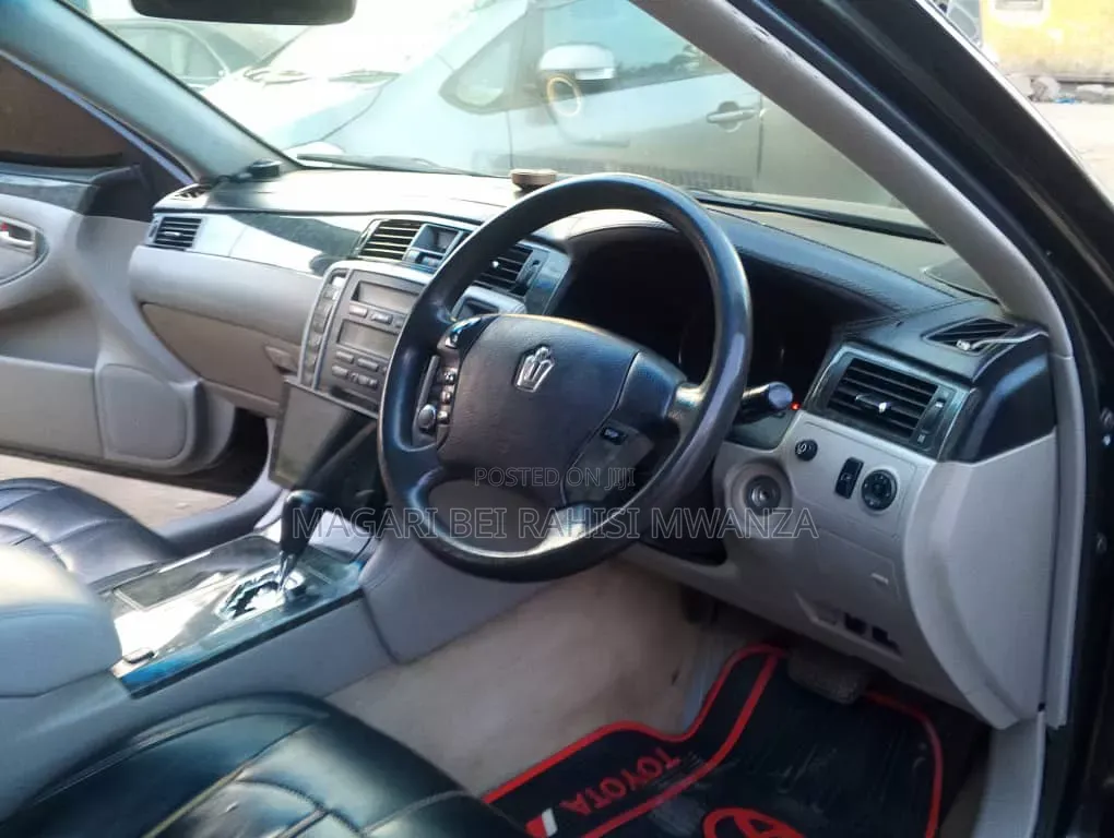 Toyota Crown Royale 2005 Black
