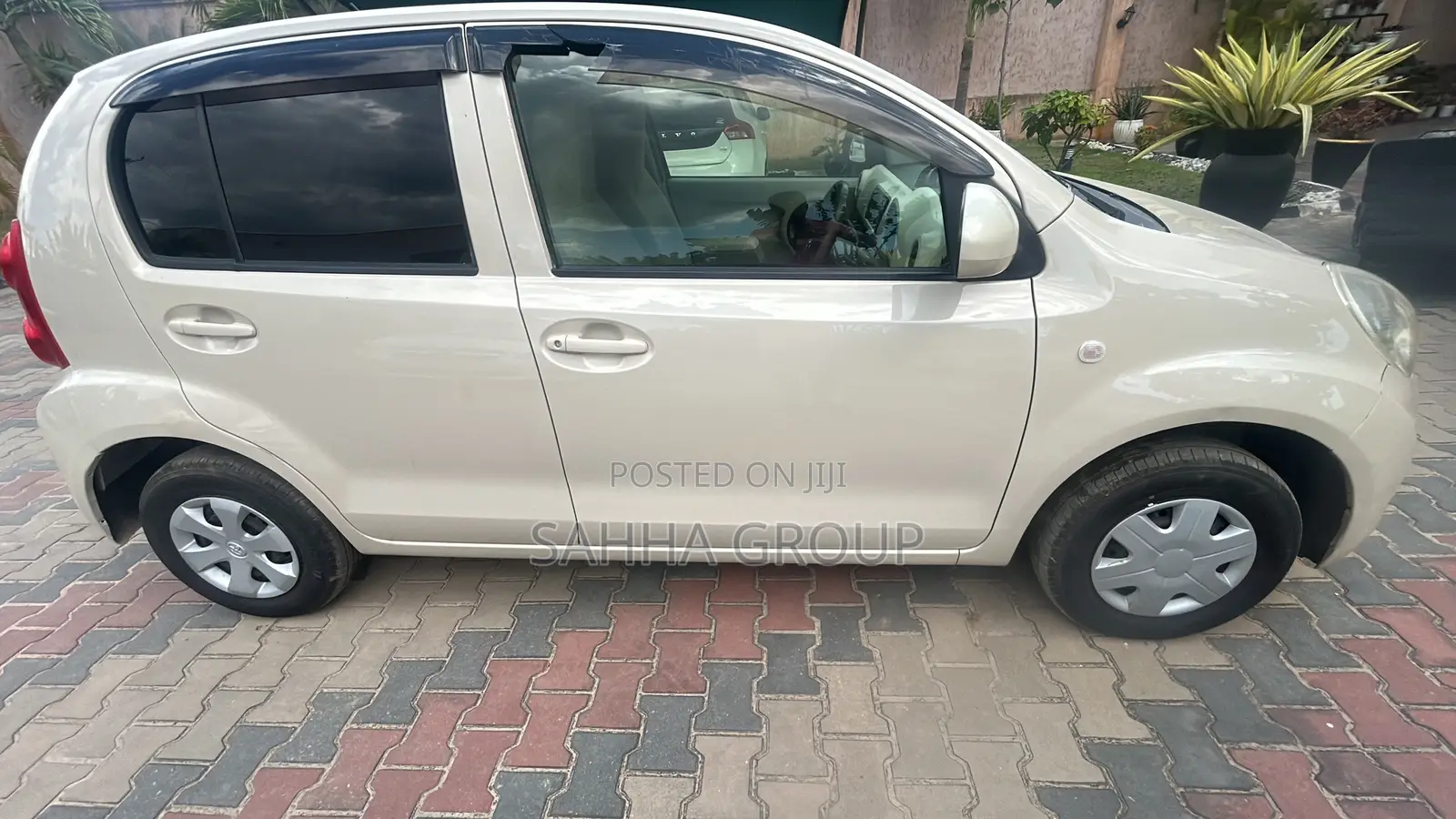 Toyota Passo 2012 Pearl