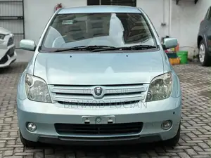 Toyota IST 2004