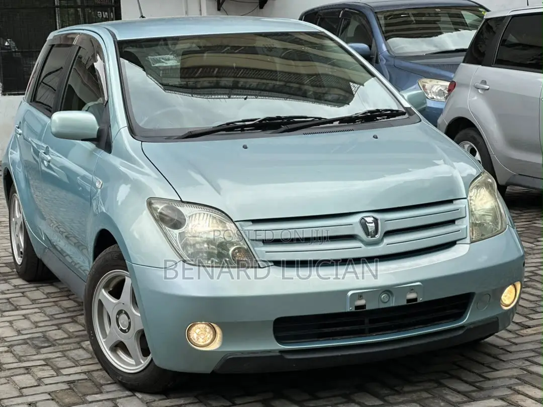 Toyota IST 2004