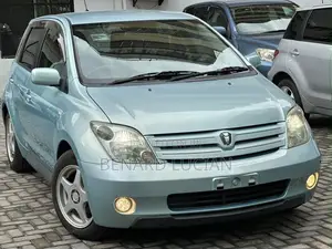 Toyota IST 2004