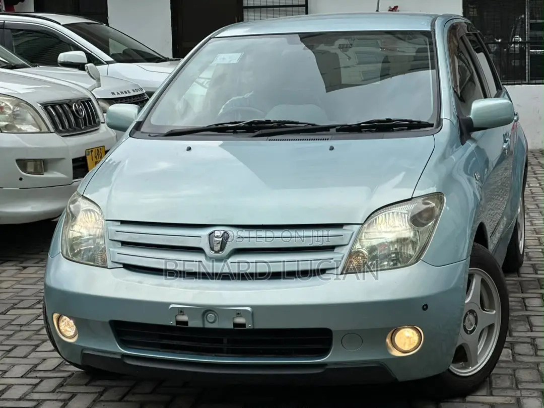Toyota IST 2004
