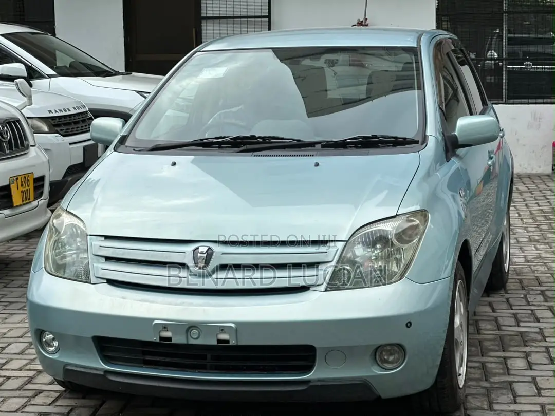 Toyota IST 2004
