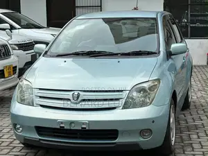Toyota IST 2004