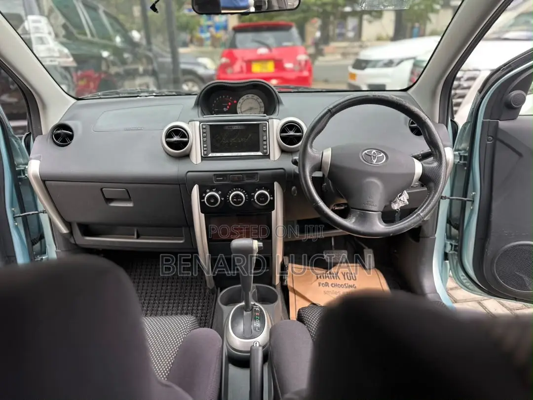 Toyota IST 2004