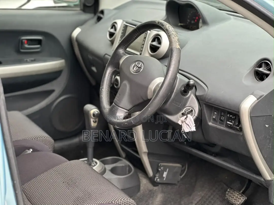 Toyota IST 2004